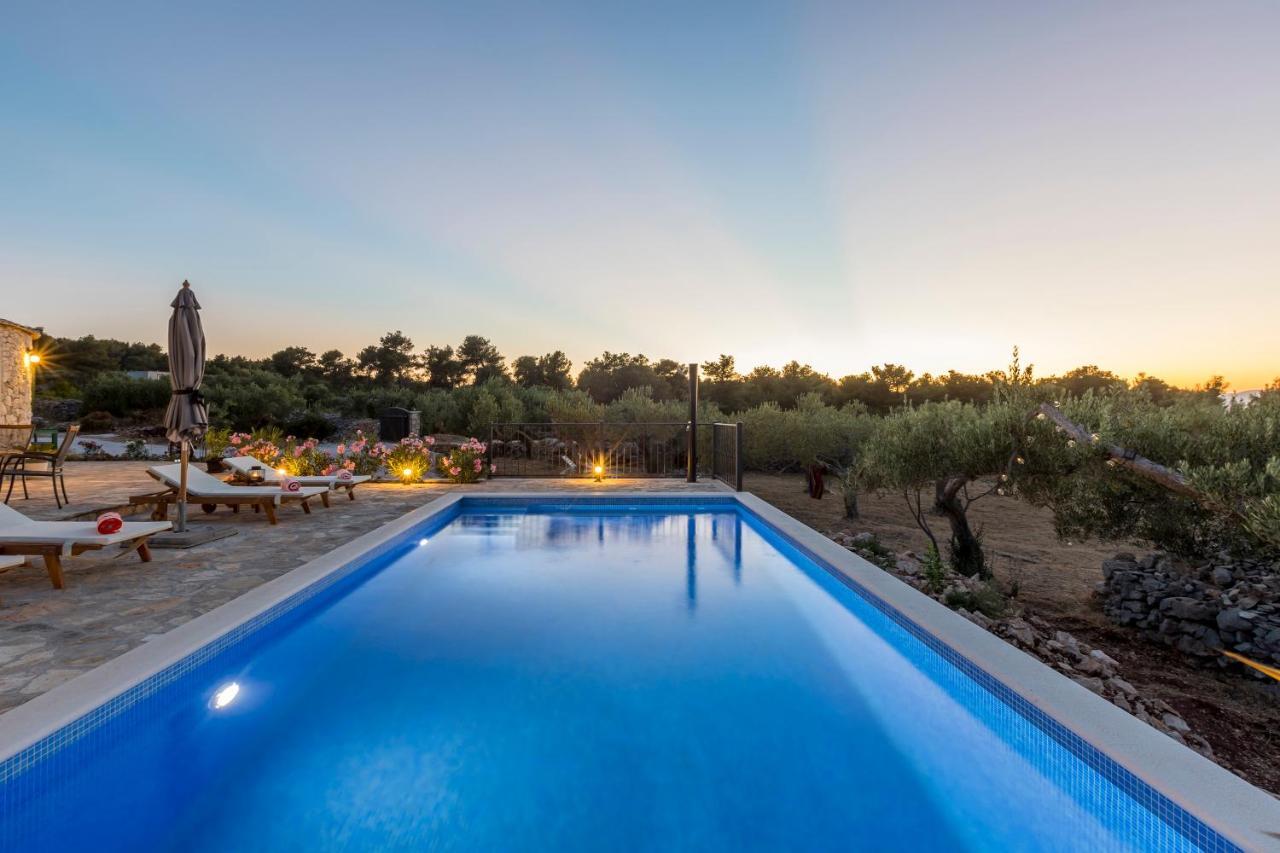 Island Getaway - Heritage House Mirca  Bagian luar foto