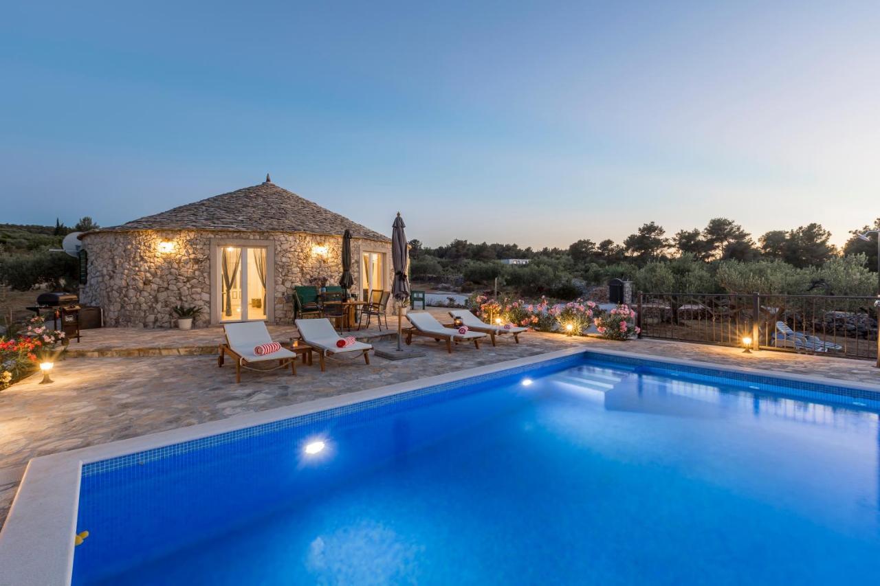 Island Getaway - Heritage House Mirca  Bagian luar foto