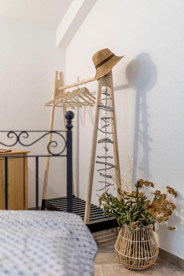 Island Getaway - Heritage House Mirca  Bagian luar foto