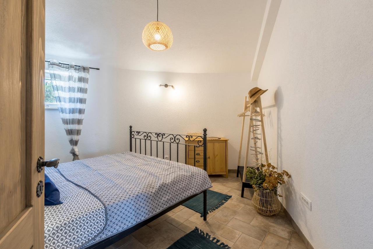 Island Getaway - Heritage House Mirca  Bagian luar foto
