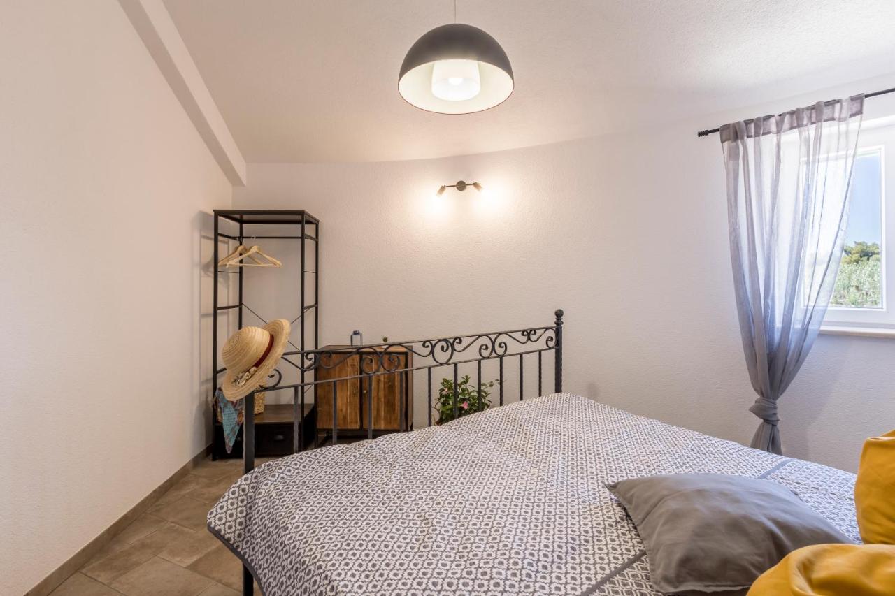 Island Getaway - Heritage House Mirca  Bagian luar foto
