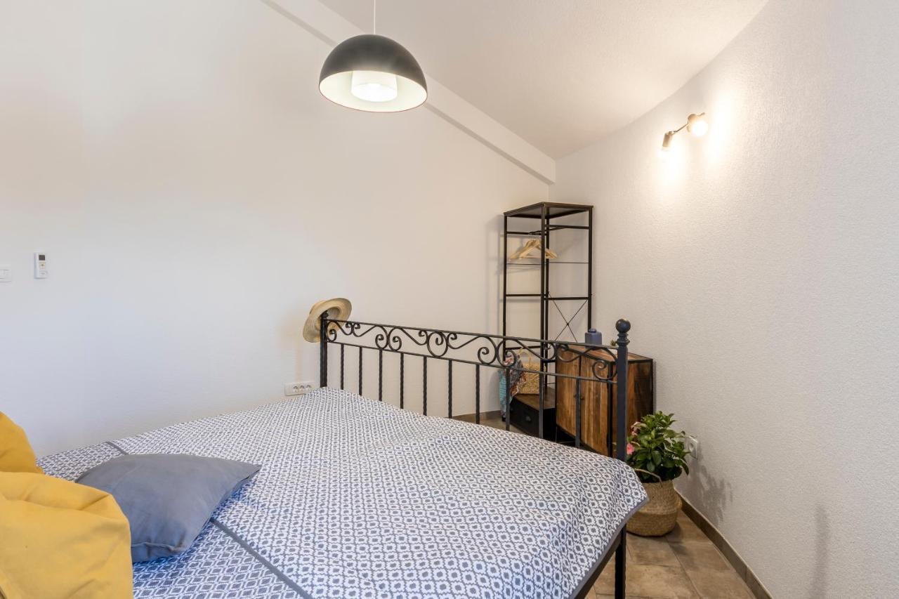 Island Getaway - Heritage House Mirca  Bagian luar foto