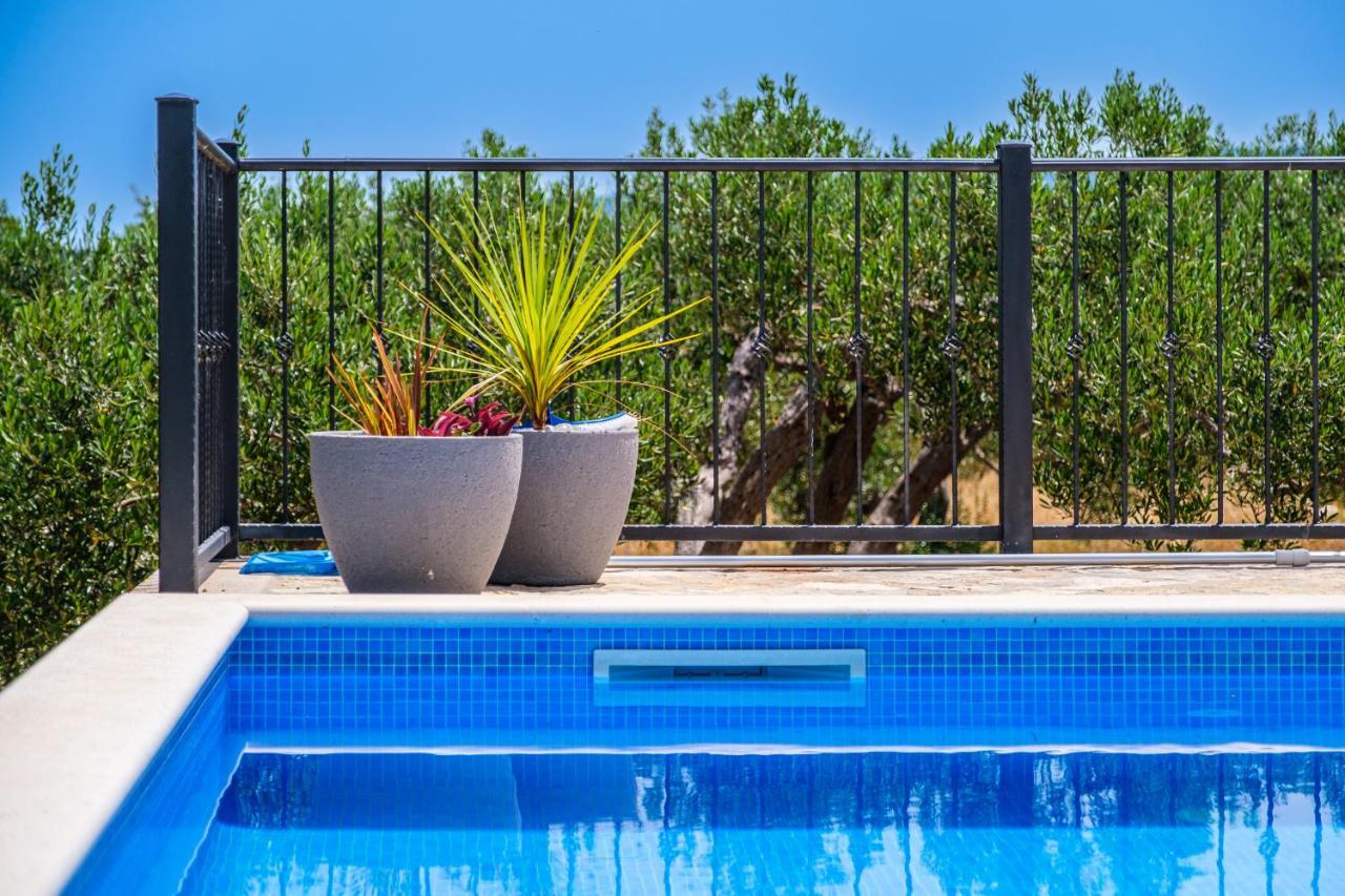 Island Getaway - Heritage House Mirca  Bagian luar foto