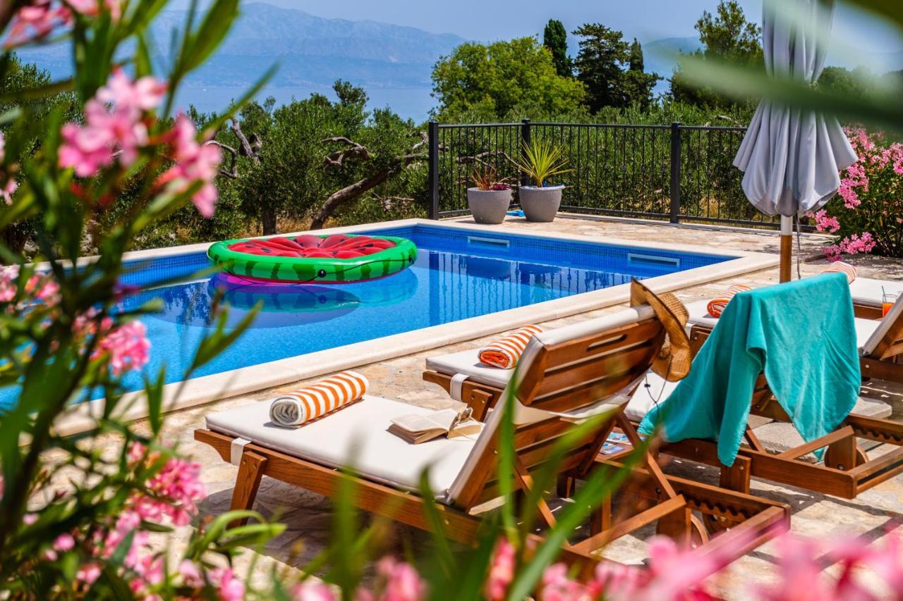 Island Getaway - Heritage House Mirca  Bagian luar foto