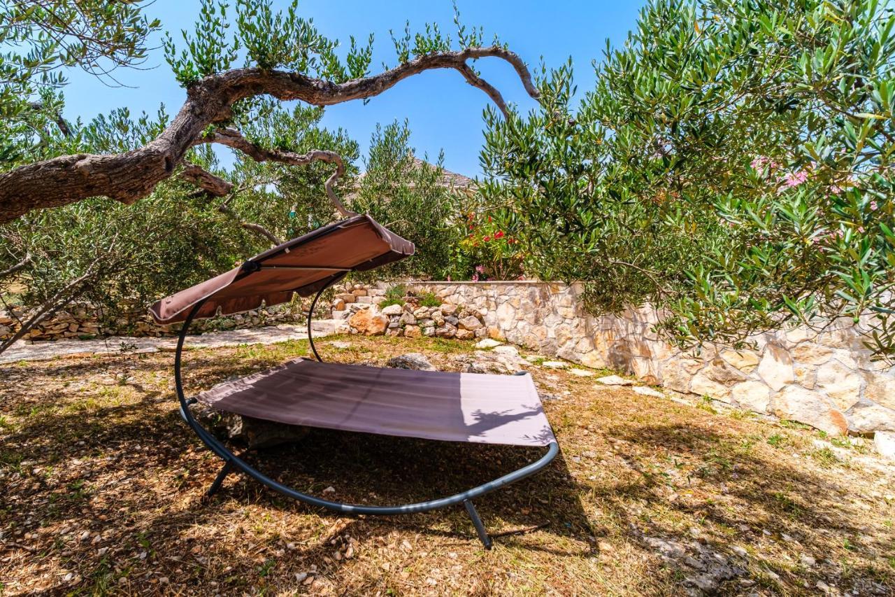 Island Getaway - Heritage House Mirca  Bagian luar foto