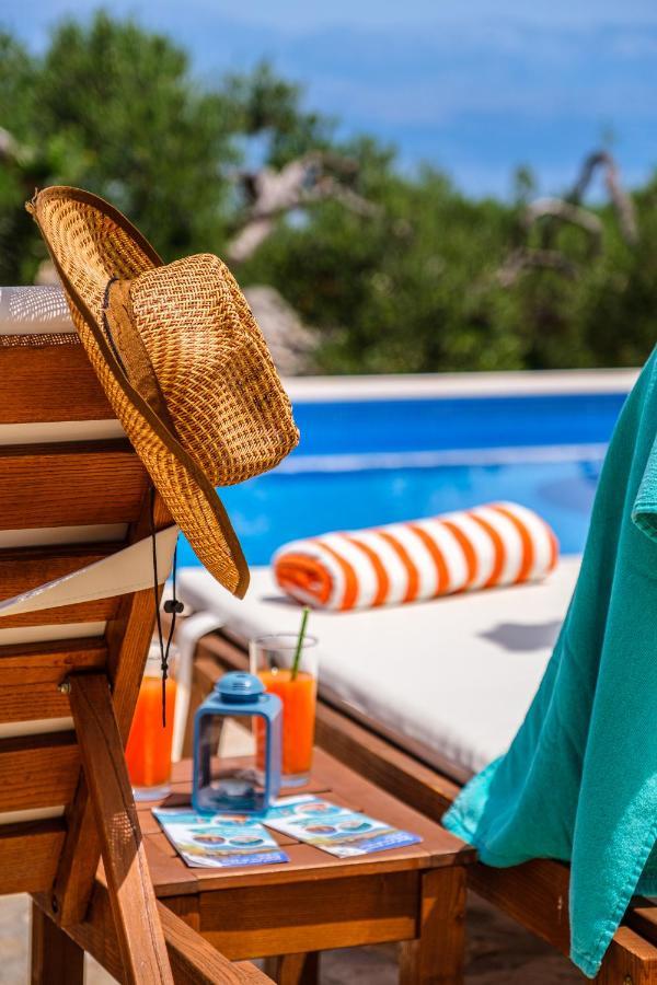 Island Getaway - Heritage House Mirca  Bagian luar foto