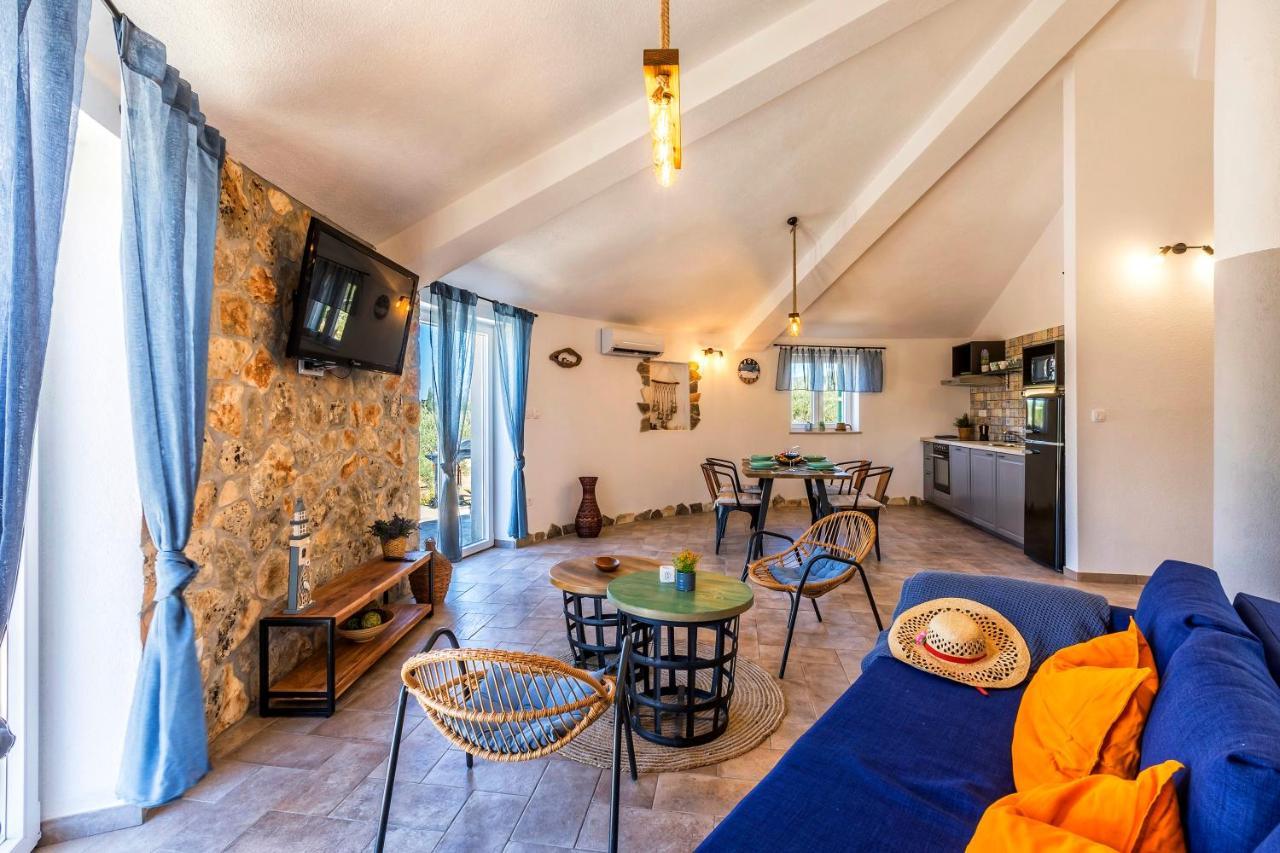 Island Getaway - Heritage House Mirca  Bagian luar foto