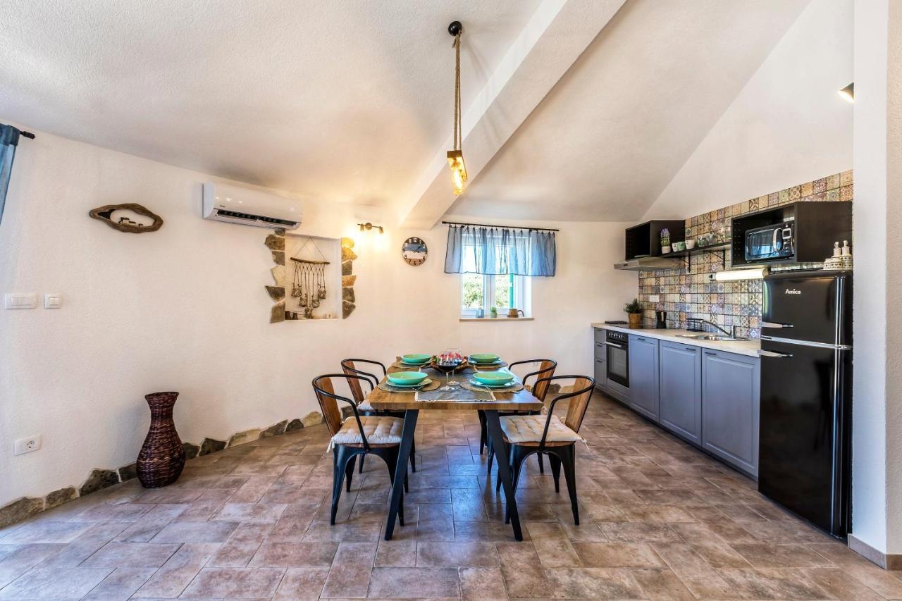 Island Getaway - Heritage House Mirca  Bagian luar foto