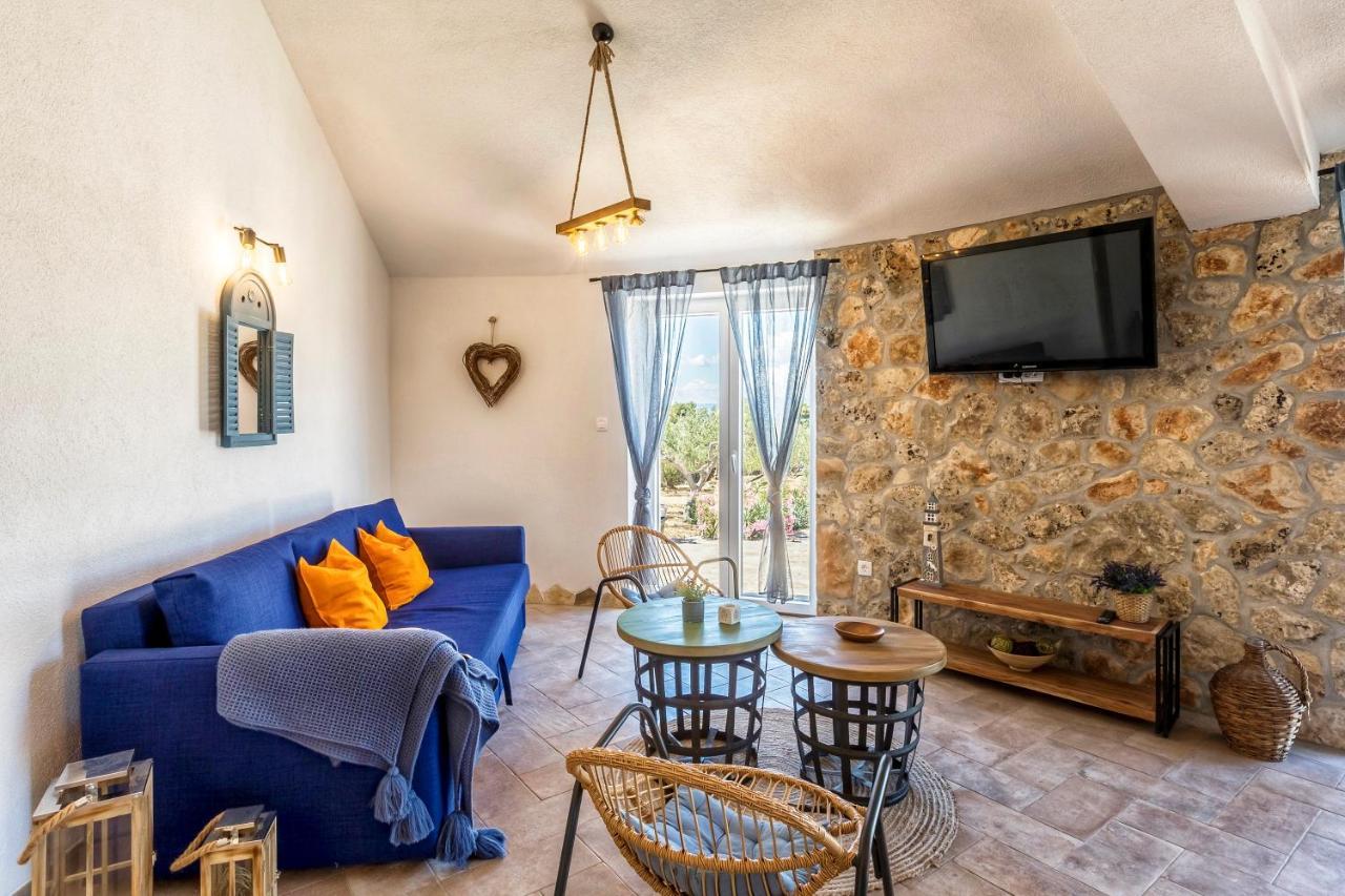 Island Getaway - Heritage House Mirca  Bagian luar foto