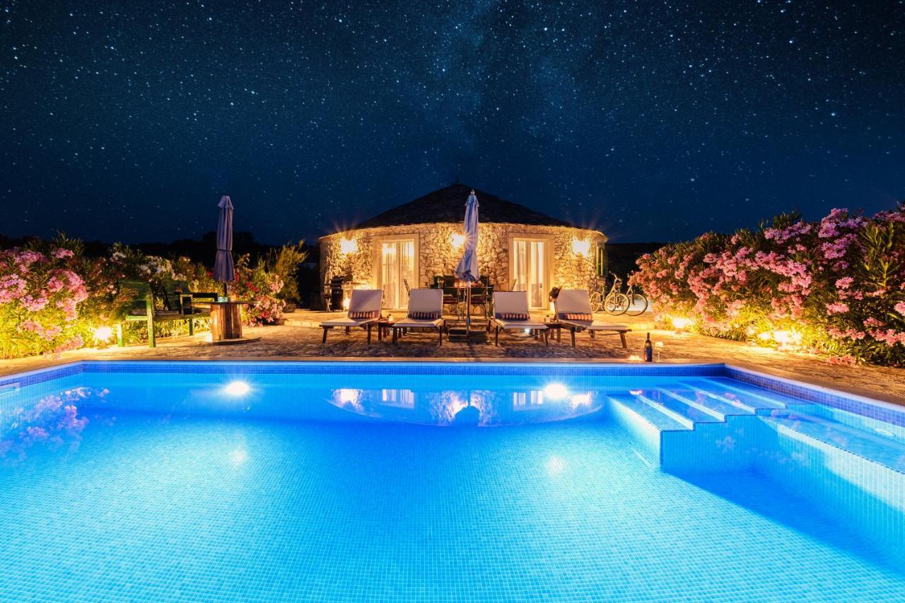 Island Getaway - Heritage House Mirca  Bagian luar foto