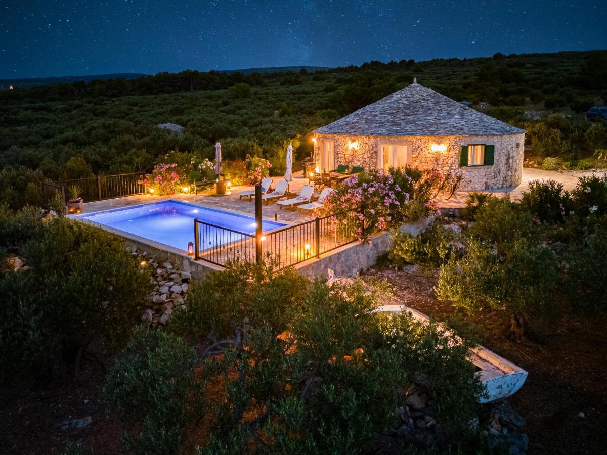 Island Getaway - Heritage House Mirca  Bagian luar foto