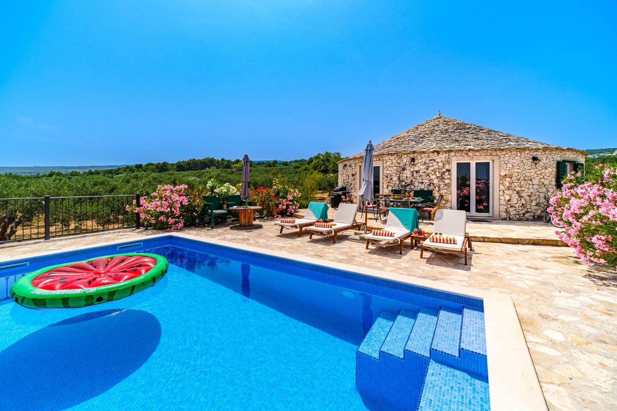 Island Getaway - Heritage House Mirca  Bagian luar foto